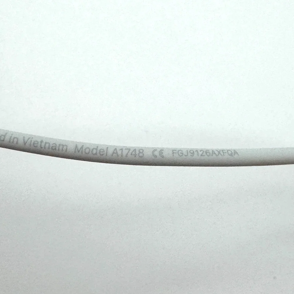 Apple EarPods Lightning Connector Wired Headphones White A1748‎
